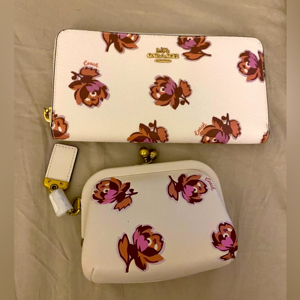NWT! Coach 2 piece Accordian Wallet-kiss lock coin purse set- bag not included